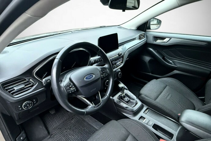 ford-focus-bensin-2019-big-22