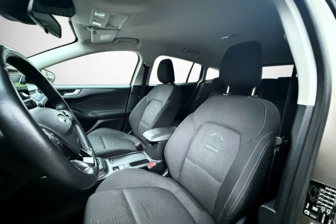 ford-focus-bensin-2019-big-18