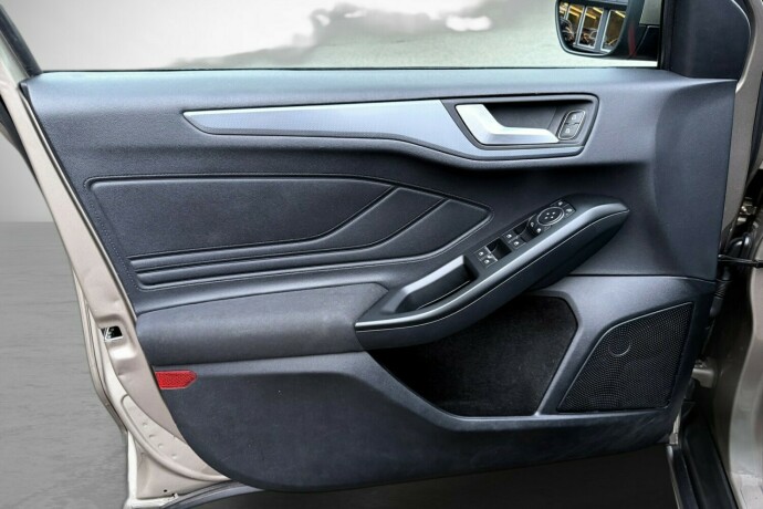 ford-focus-bensin-2019-big-14