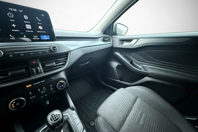 ford-focus-bensin-2019-big-23