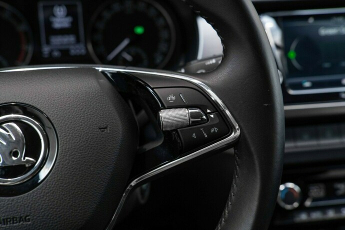 skoda-fabia-bensin-2021-big-16