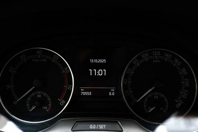 skoda-fabia-bensin-2021-big-13