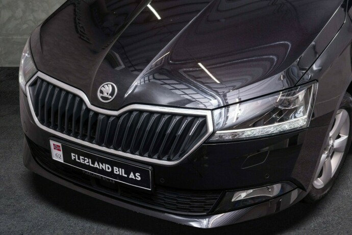 skoda-fabia-bensin-2021-big-4