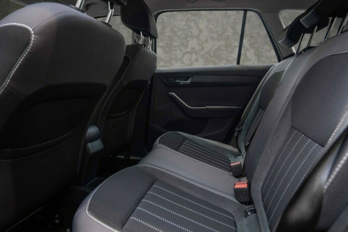 skoda-fabia-bensin-2021-big-27