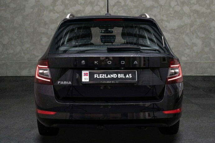 skoda-fabia-bensin-2021-big-10