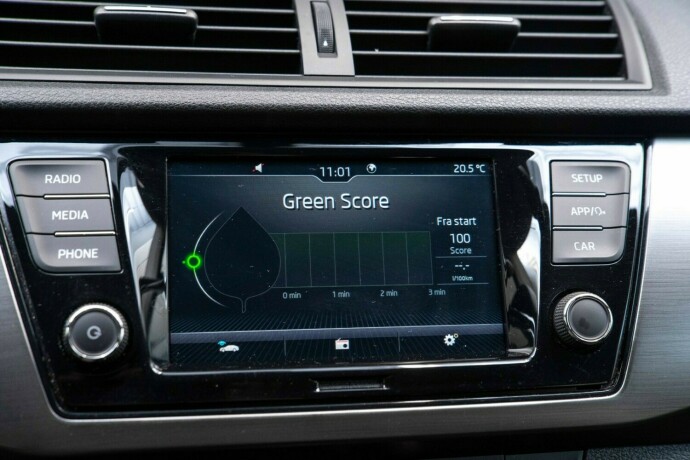 skoda-fabia-bensin-2021-big-20