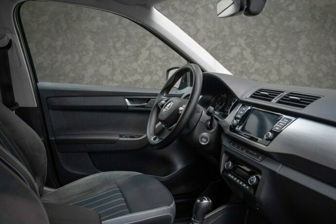 skoda-fabia-bensin-2021-big-30