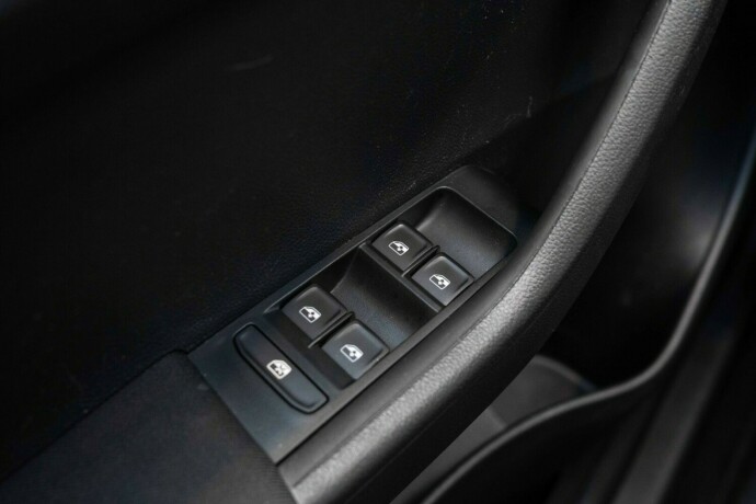 skoda-fabia-bensin-2021-big-24