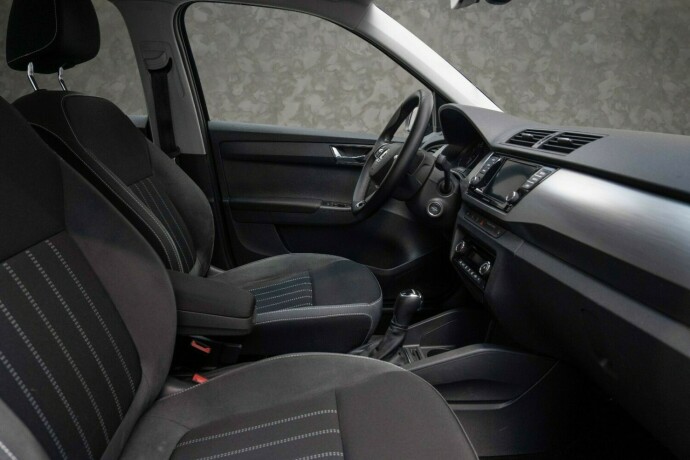skoda-fabia-bensin-2021-big-29