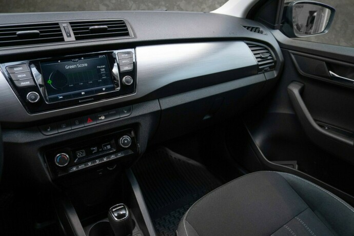 skoda-fabia-bensin-2021-big-17