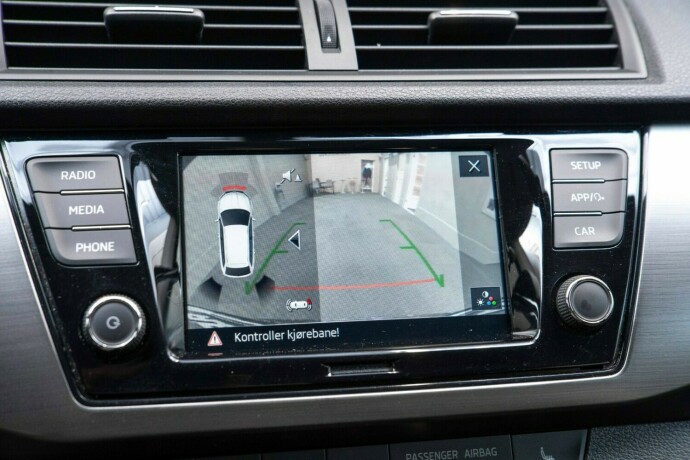 skoda-fabia-bensin-2021-big-21