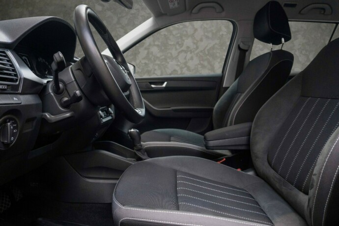 skoda-fabia-bensin-2021-big-25