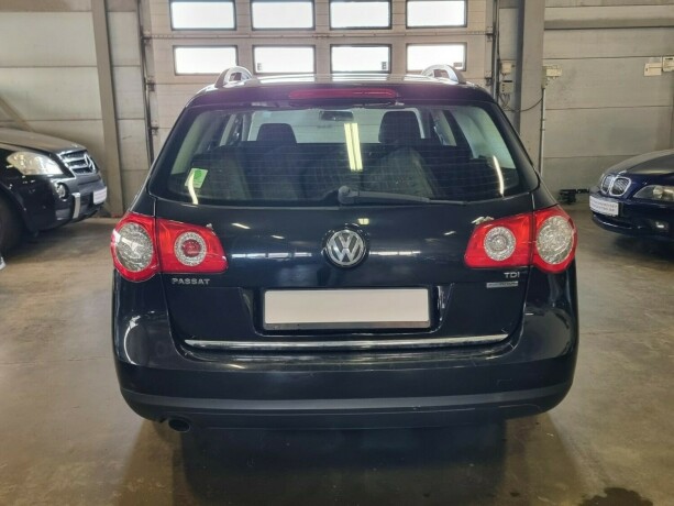 volkswagen-passat-diesel-2010-big-4