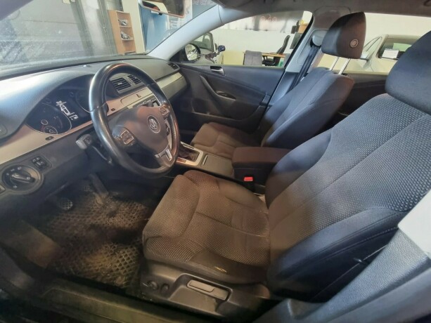 volkswagen-passat-diesel-2010-big-13