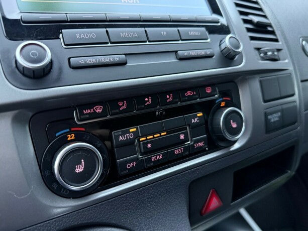 volkswagen-caravelle-diesel-2015-big-18
