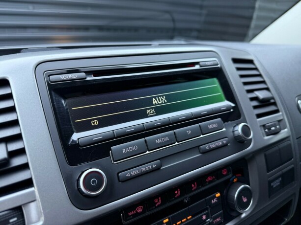 volkswagen-caravelle-diesel-2015-big-16