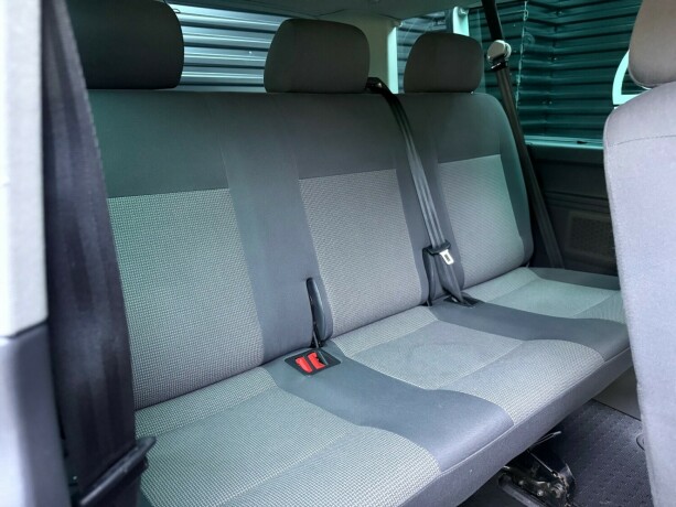volkswagen-caravelle-diesel-2015-big-26