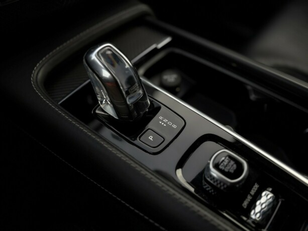volvo-xc-90-plug-in-petrol-2019-big-39