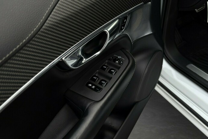 volvo-xc-90-plug-in-petrol-2019-big-16