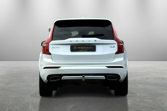volvo-xc-90-plug-in-petrol-2019-big-9