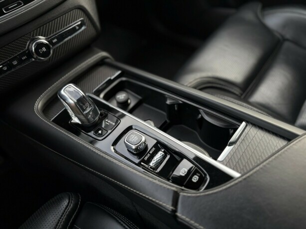 volvo-xc-90-plug-in-petrol-2019-big-37