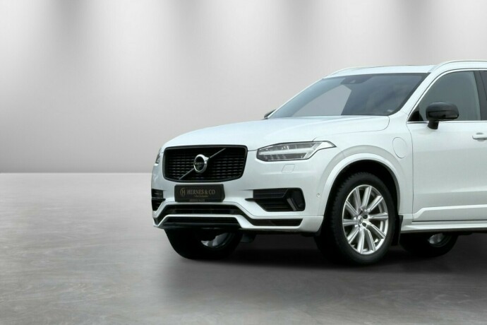 volvo-xc-90-plug-in-petrol-2019-big-2