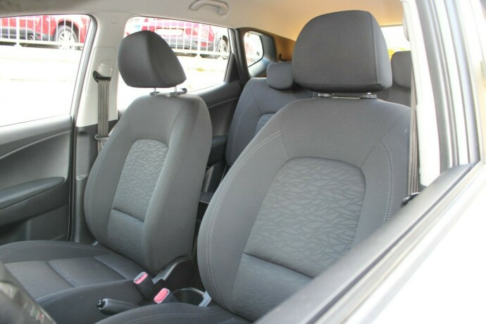 hyundai-ix20-bensin-2011-big-4