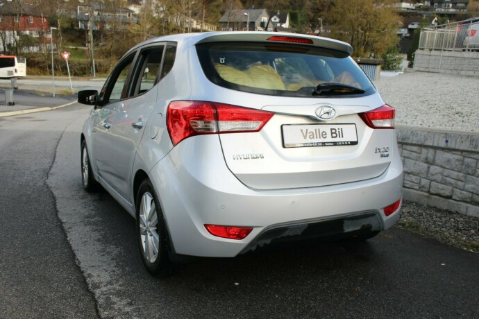 hyundai-ix20-bensin-2011-big-2