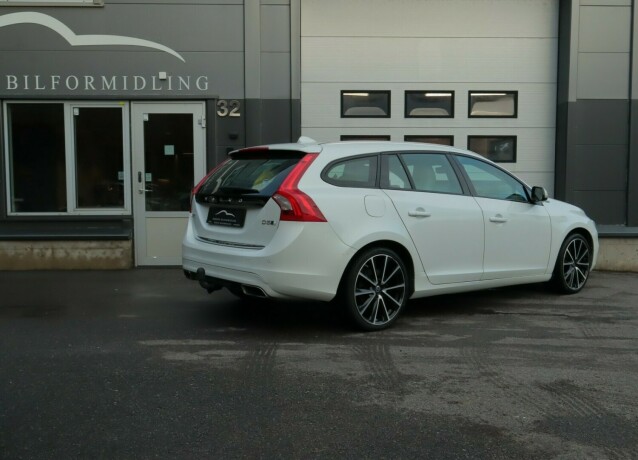 volvo-v60-elektrisitetdiesel-2016-big-1