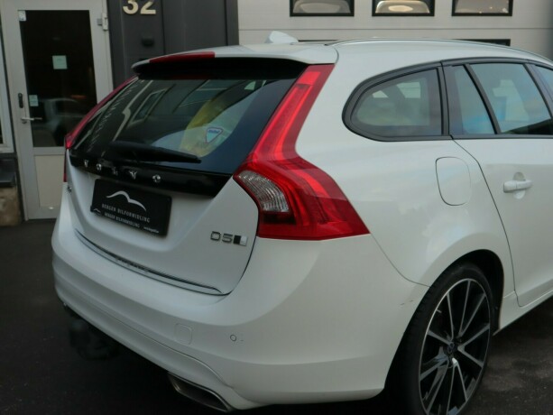 volvo-v60-elektrisitetdiesel-2016-big-5