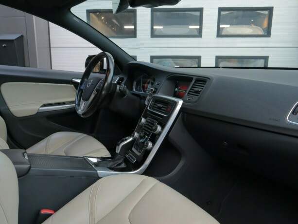 volvo-v60-elektrisitetdiesel-2016-big-10