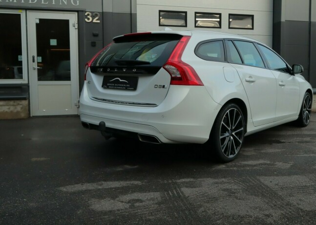volvo-v60-elektrisitetdiesel-2016-big-3