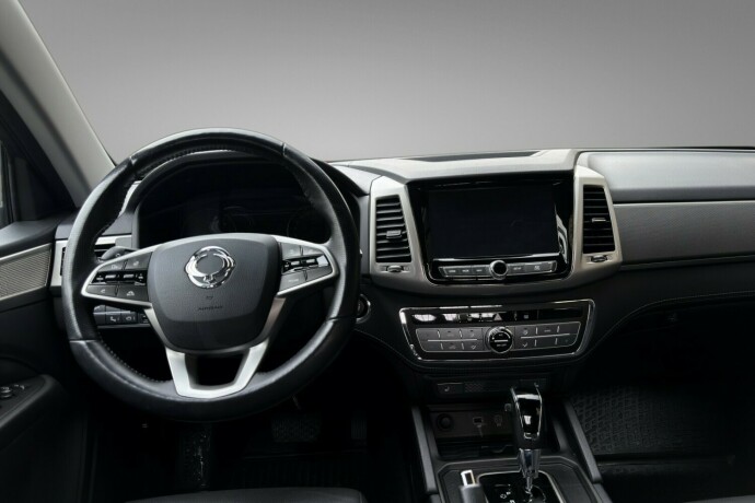 ssangyong-rexton-sports-diesel-2020-big-9