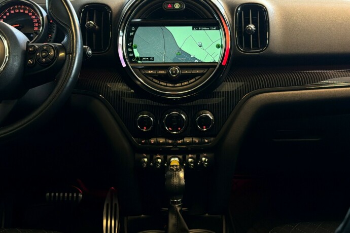 mini-countryman-elektrisitetbensin-2017-big-18