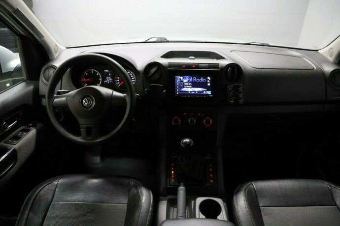 volkswagen-amarok-diesel-2011-big-6