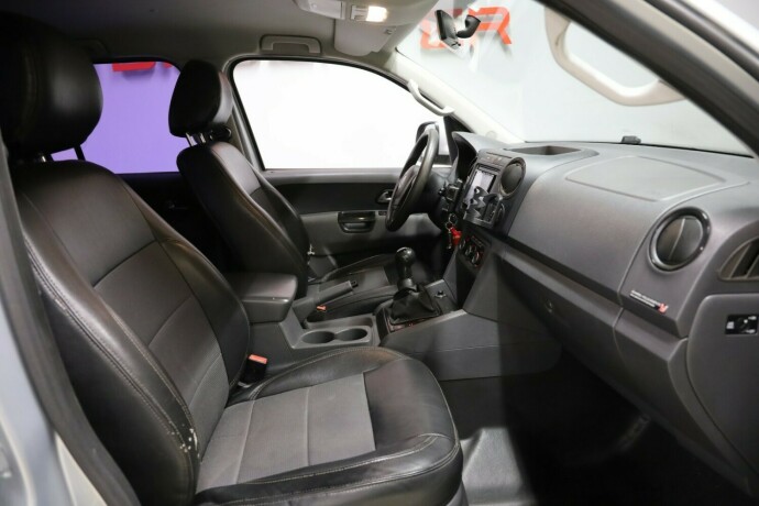 volkswagen-amarok-diesel-2011-big-8