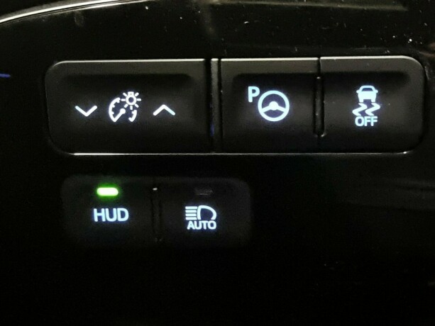 toyota-prius-elektrisitetbensin-2016-big-18