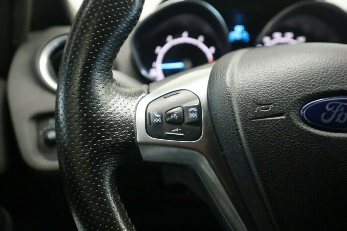 ford-fiesta-bensin-2016-big-20