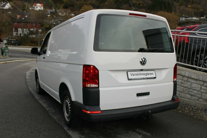 volkswagen-transporter-diesel-2021-big-4
