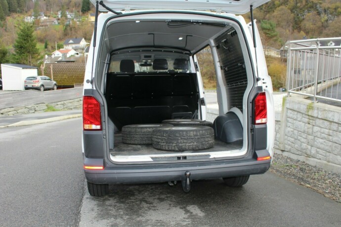 volkswagen-transporter-diesel-2021-big-7
