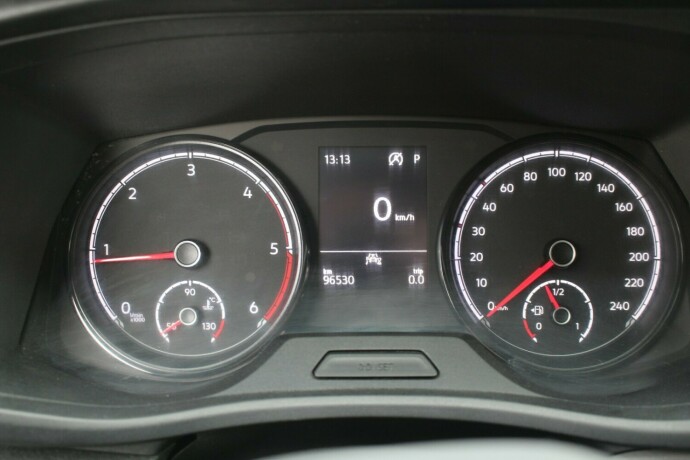 volkswagen-transporter-diesel-2021-big-11