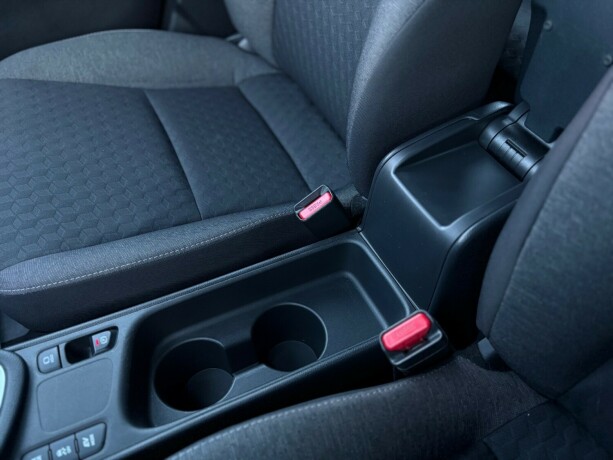 toyota-yaris-elektrisitetbensin-2021-big-29