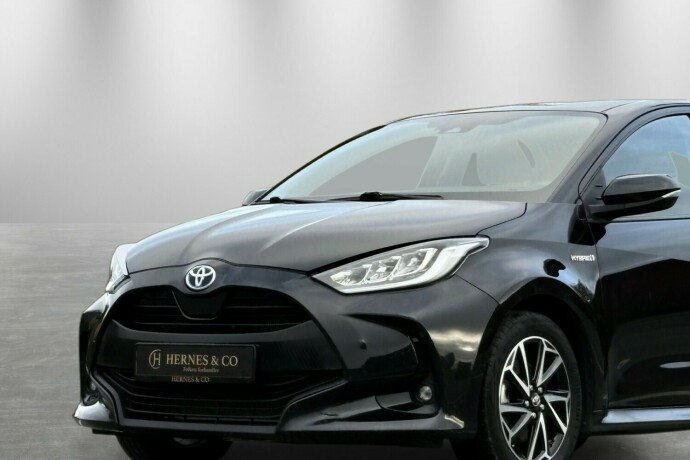 toyota-yaris-elektrisitetbensin-2021-big-2