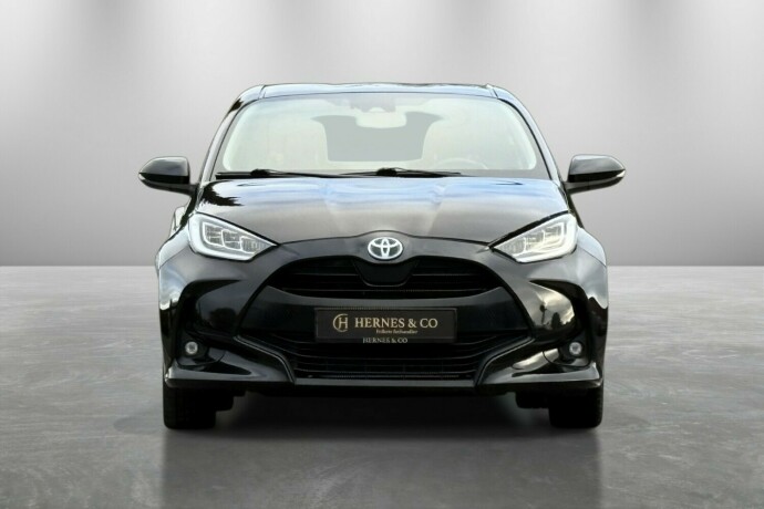 toyota-yaris-elektrisitetbensin-2021-big-3