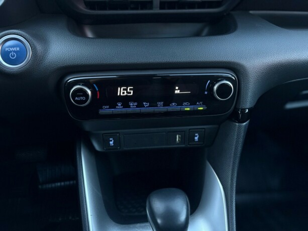 toyota-yaris-elektrisitetbensin-2021-big-25