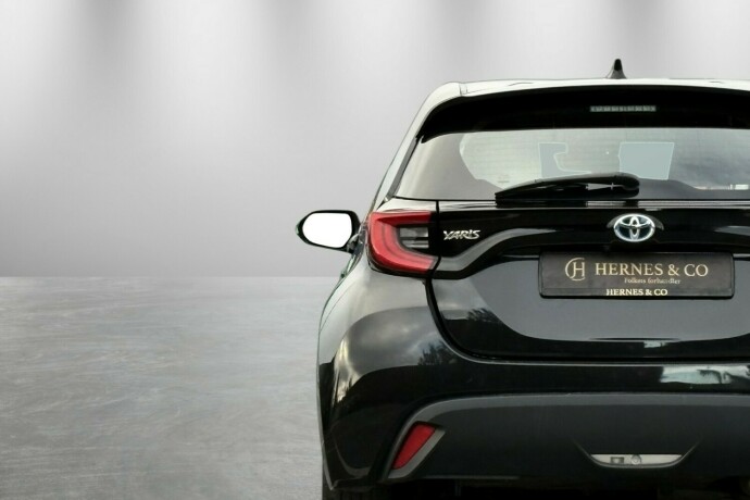 toyota-yaris-elektrisitetbensin-2021-big-8