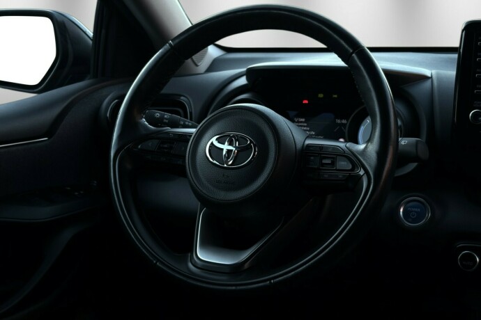toyota-yaris-elektrisitetbensin-2021-big-16