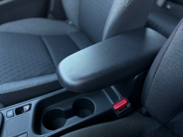 toyota-yaris-elektrisitetbensin-2021-big-28