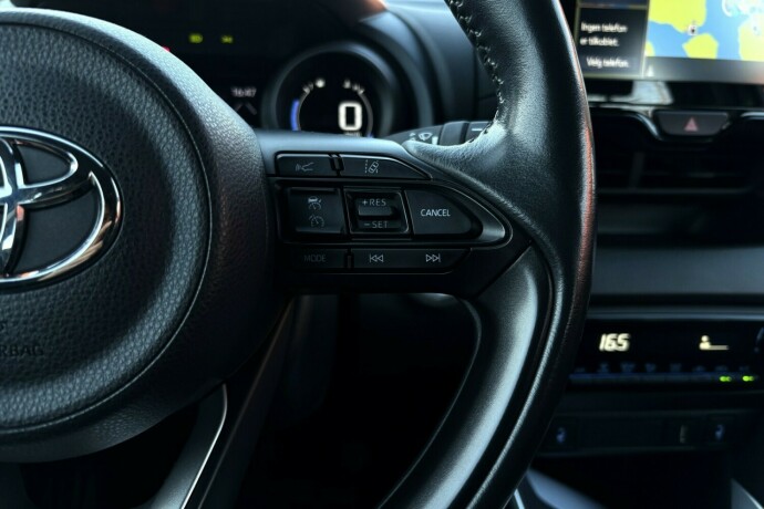 toyota-yaris-elektrisitetbensin-2021-big-18