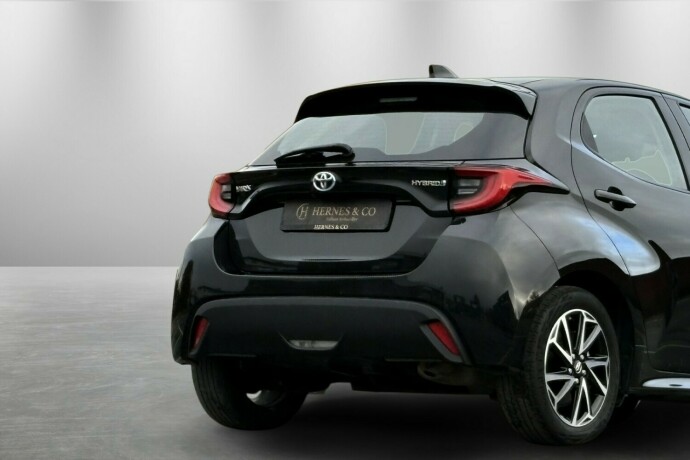 toyota-yaris-elektrisitetbensin-2021-big-7
